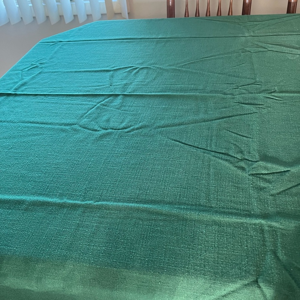 Elegant Green Tablecloth - Picture 4 of 7